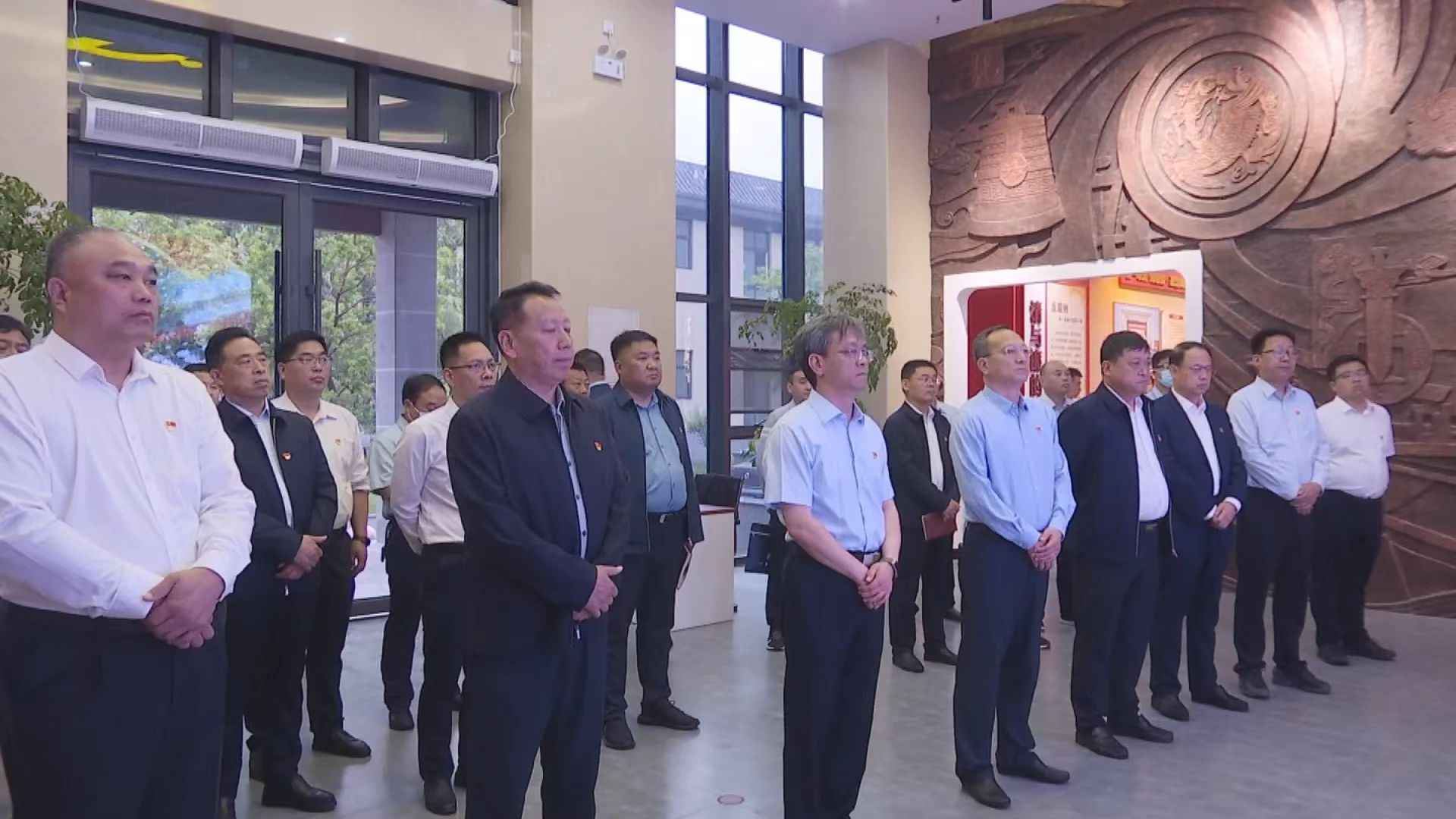 王跃峰带队到县廉政教育基地参观学习