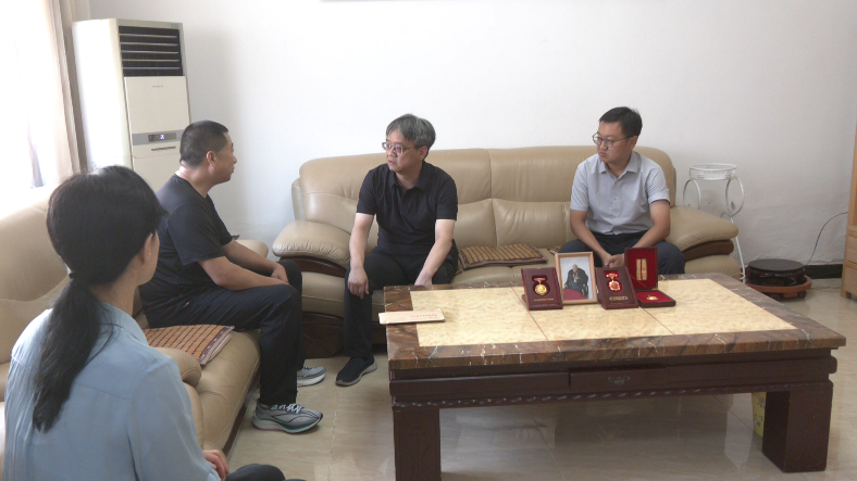 王跃峰走访慰问参加过抗战的老战士家属