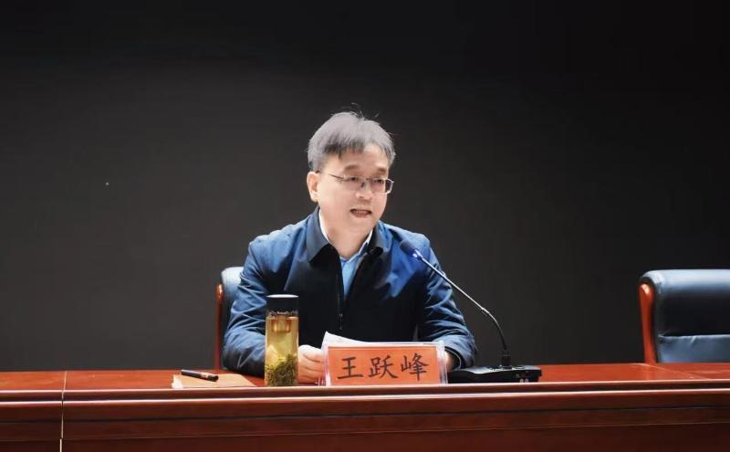 王跃峰走进封丘县第一中学讲授思政课