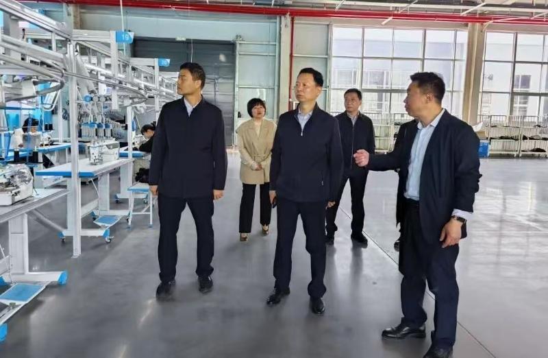 王振海到陈桥镇东洋时装调研 助力企业高质量发展